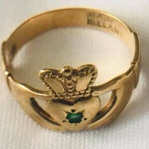 9k gold stamps 375 vintage claddagh ring with emerald size 5
